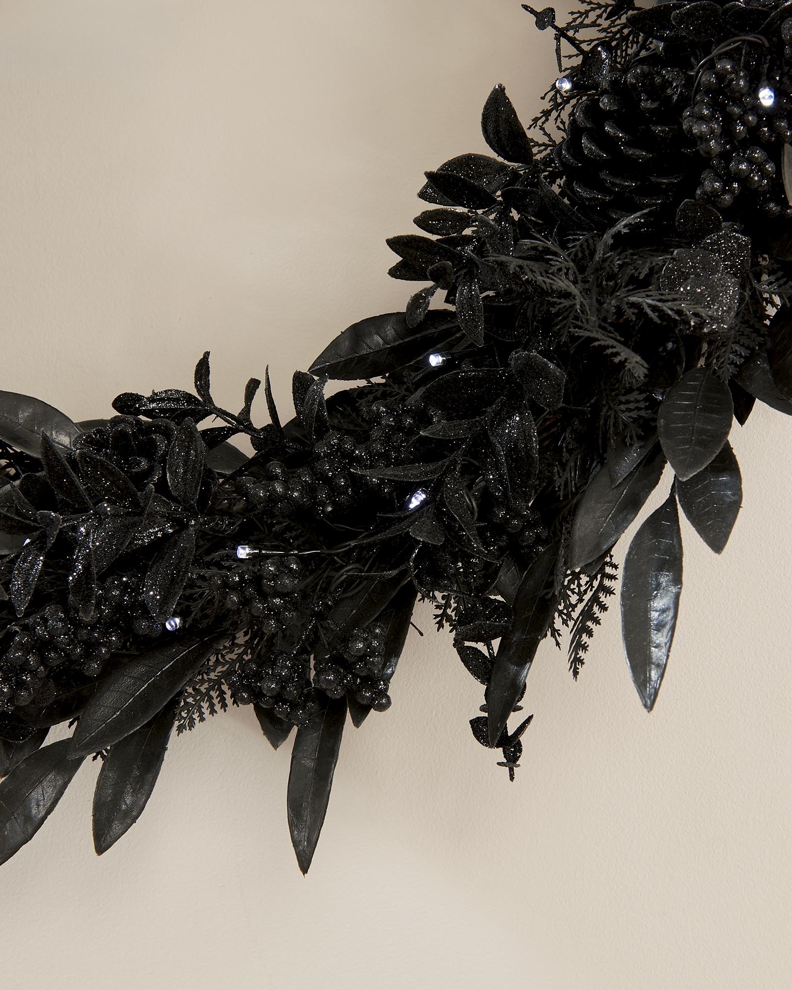 Pre-Lit Mixed Pine Black Wreath, 76 cm