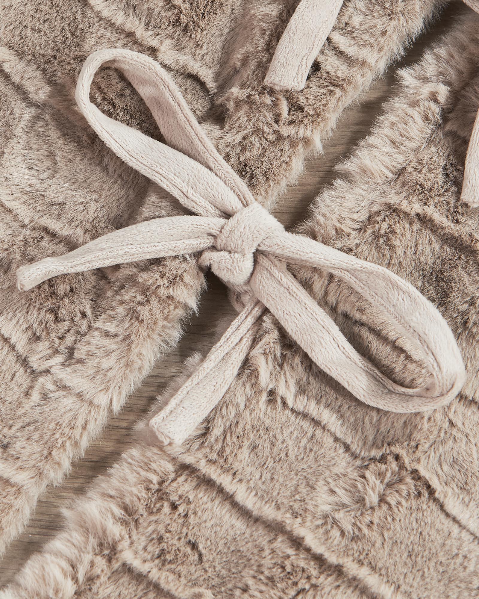 Faux Fur Tree Skirt with Bows, Mocha, 132 cm