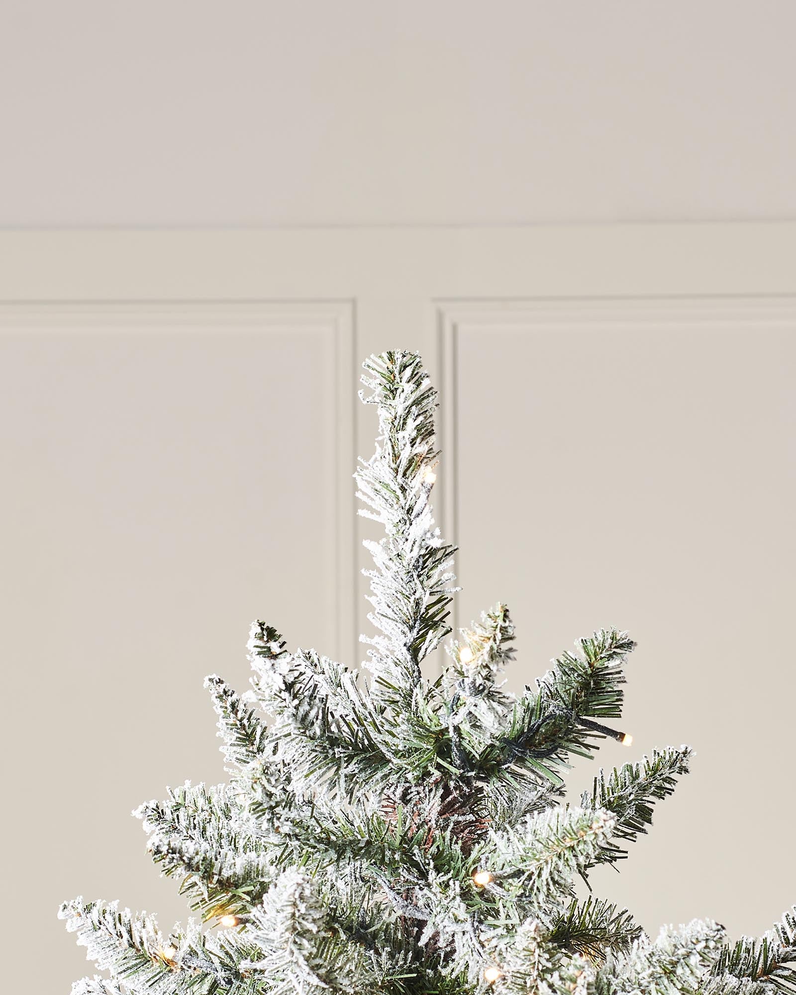 Pre-Lit Full Bodied Snow Flocked Christmas Tree