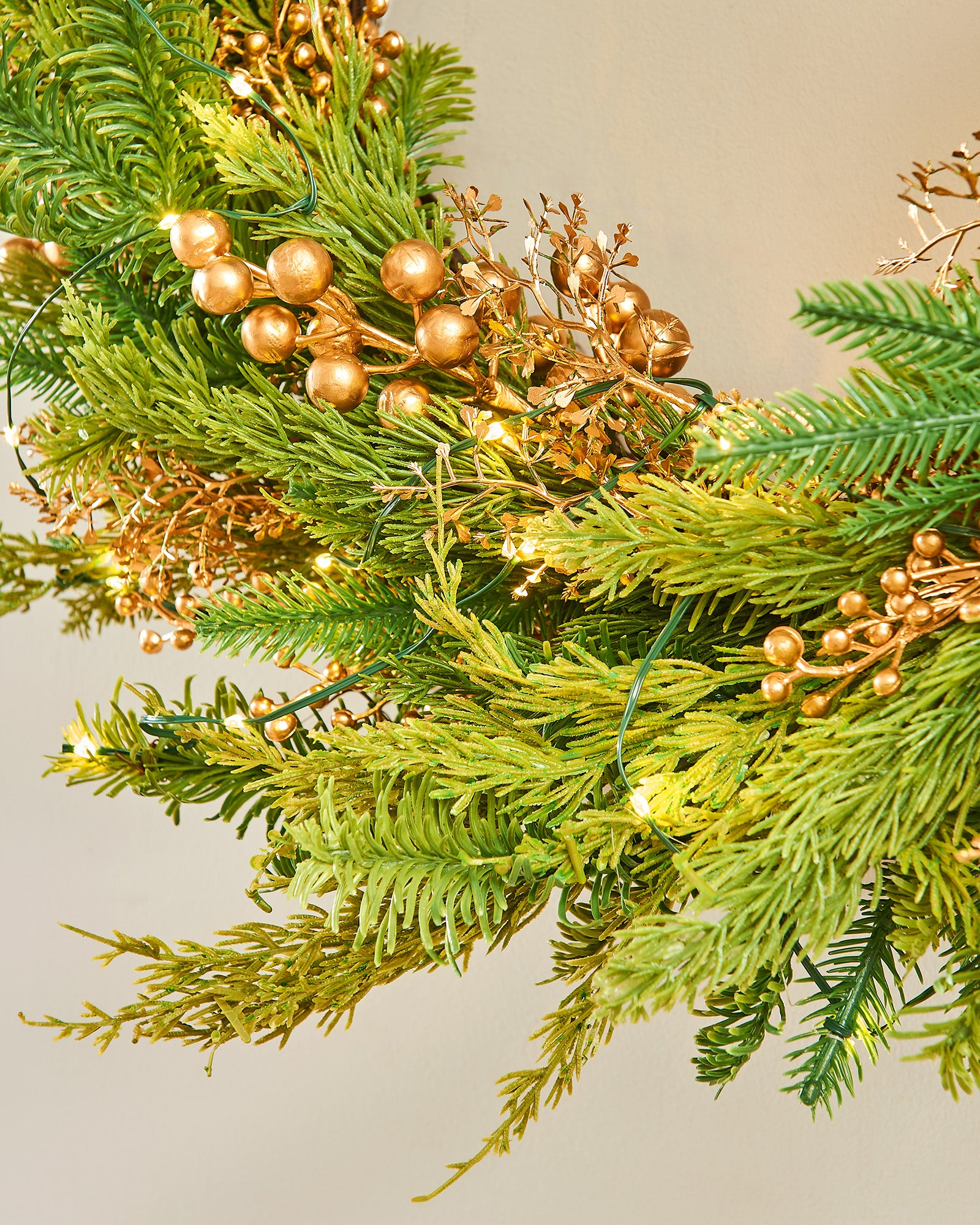 Pre-Lit Gold Berry Mixed Tip Wreath, 76 cm