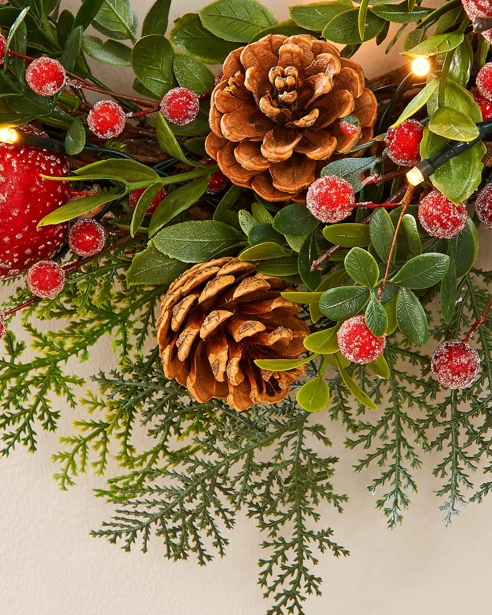 Pre-Lit Frosted Red Berry Mixed Tip Wreath, 60 cm