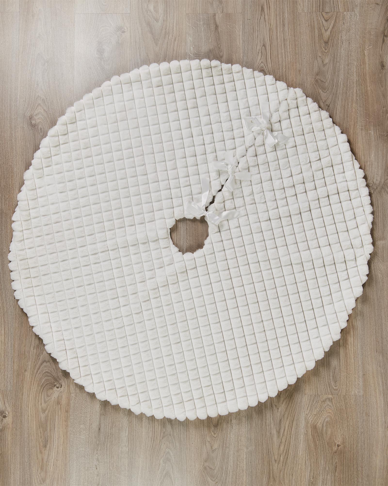 Faux Fur Diamond Tree Skirt, White, 122 cm