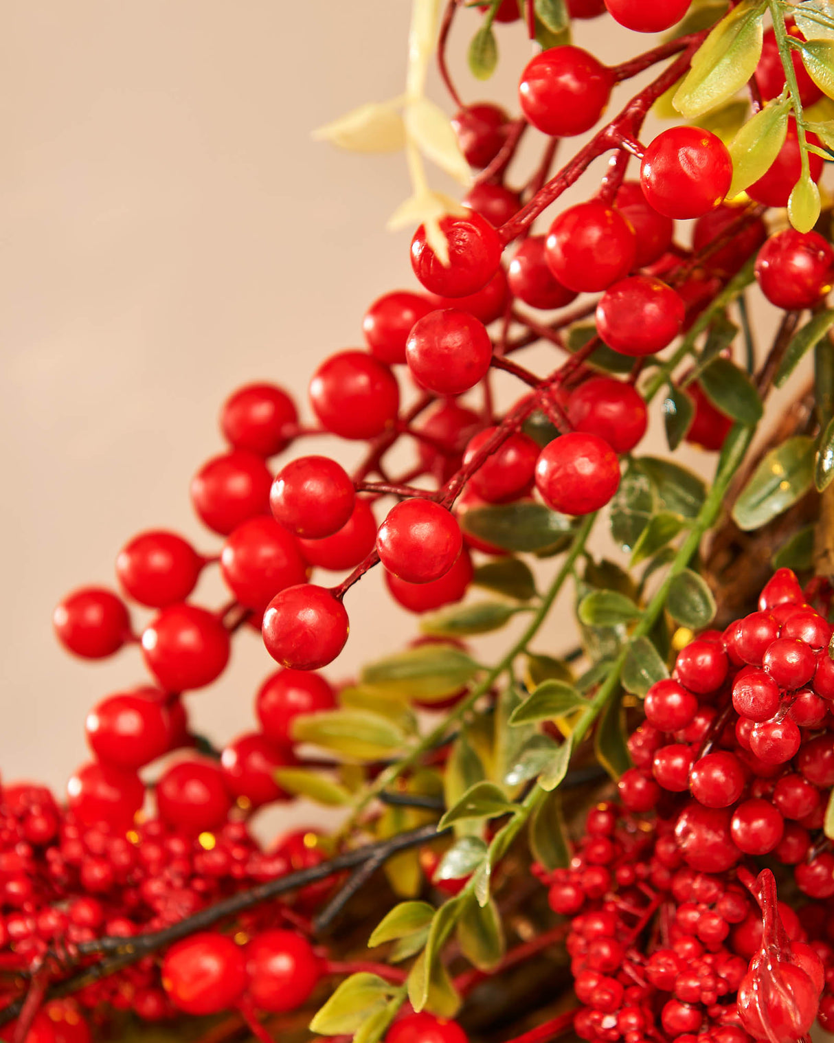 Pre-Lit Red Berry Wreath, 76 cm