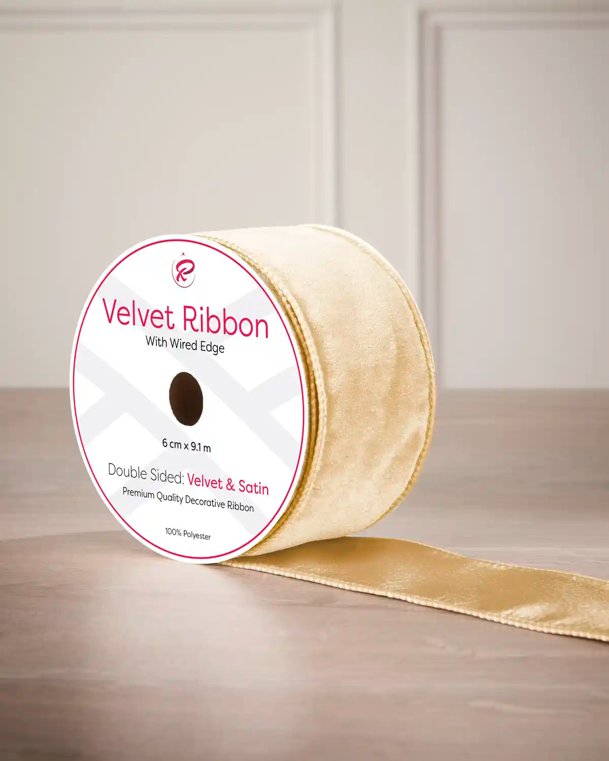 9 m roll of 6 cm latte double-sided wired velvet ribbon with velvet and satin finishes.
