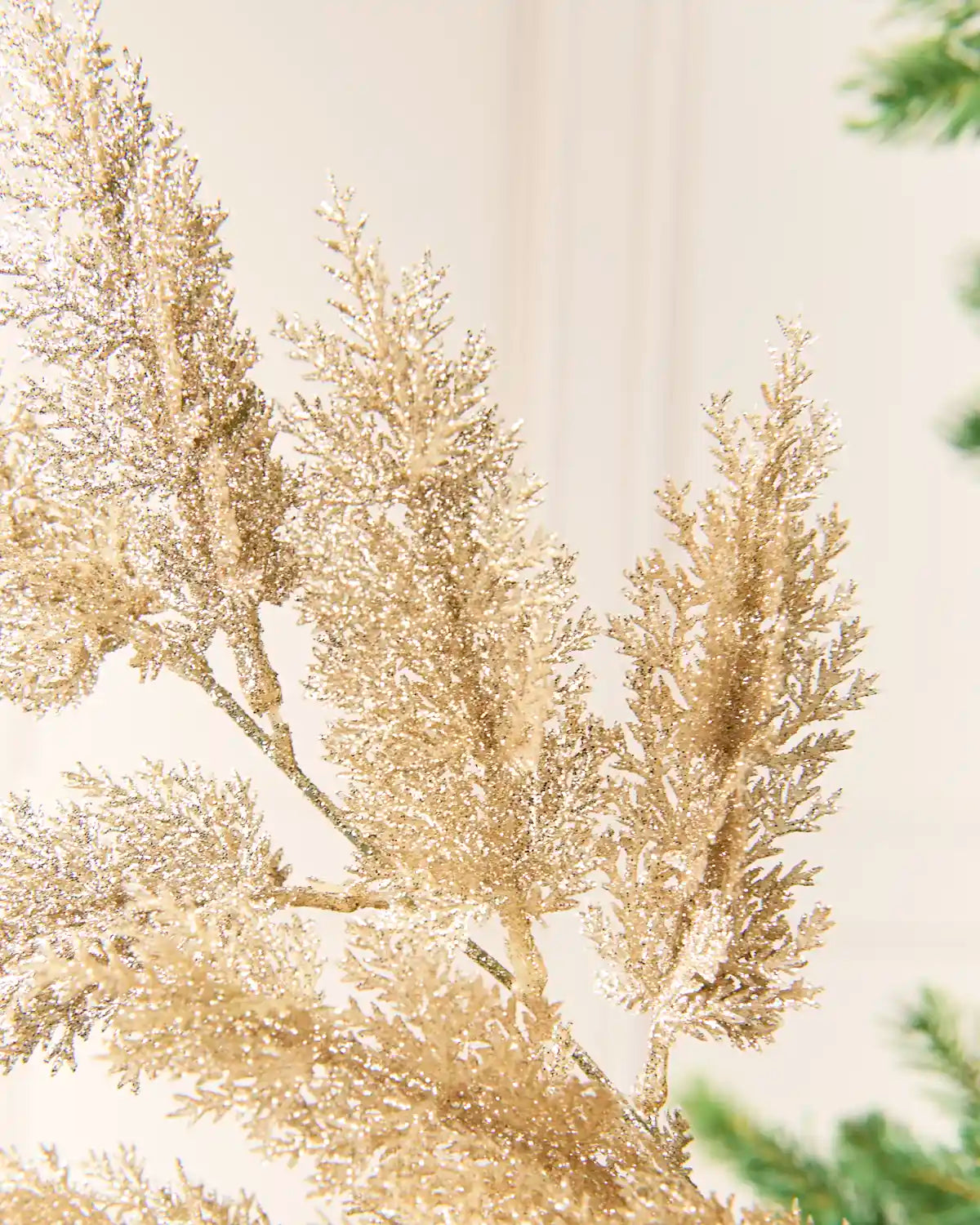 Close-up Gold Large Glitter Tip Spray 