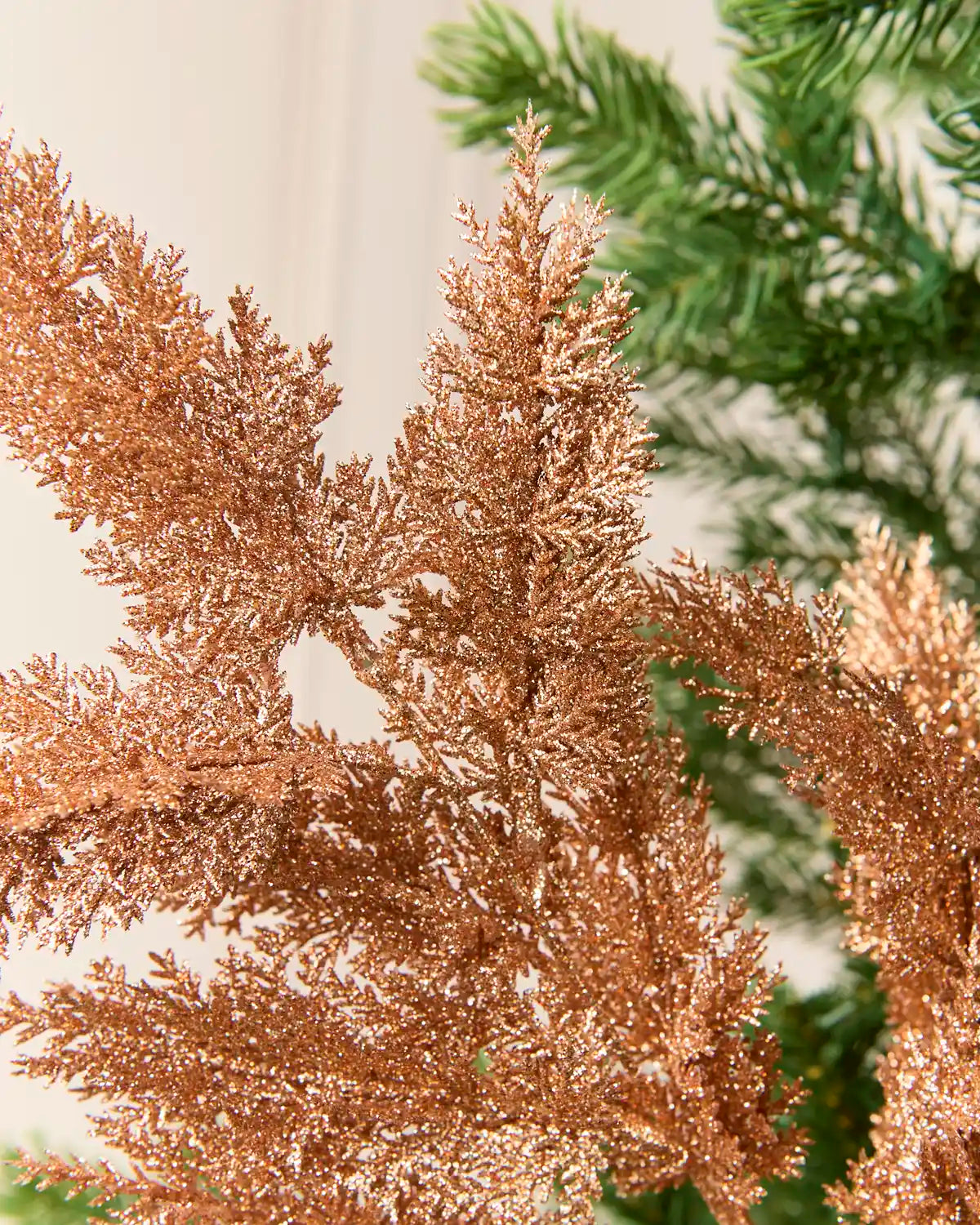 Close-up Rose Gold Large Glitter Tip Spray
