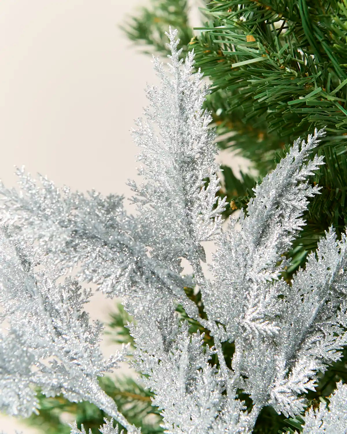 Close-up Silver Large Glitter Tip Spray 
