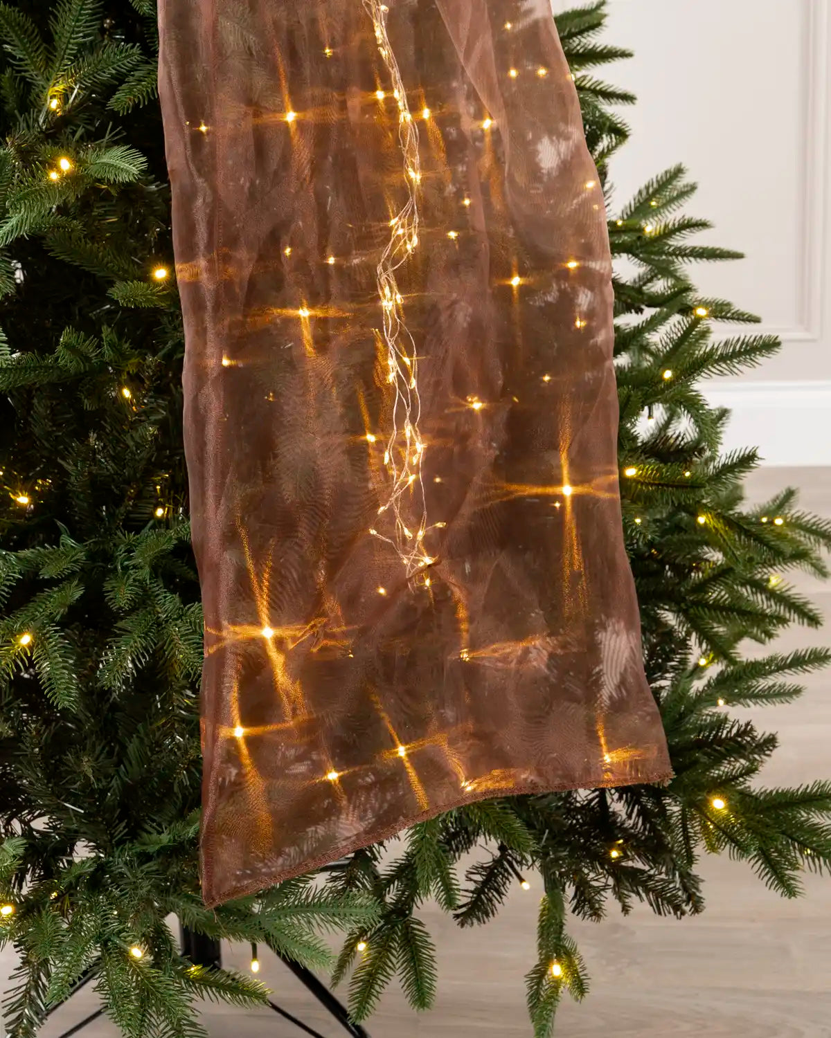Close-up of the espresso brown bow tail