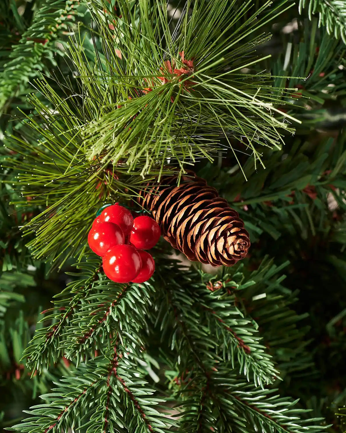 Close up of pine cones and Red berries Decorated Mixed Tip Berries & Pinecones Christmas Tree, 6 ft
