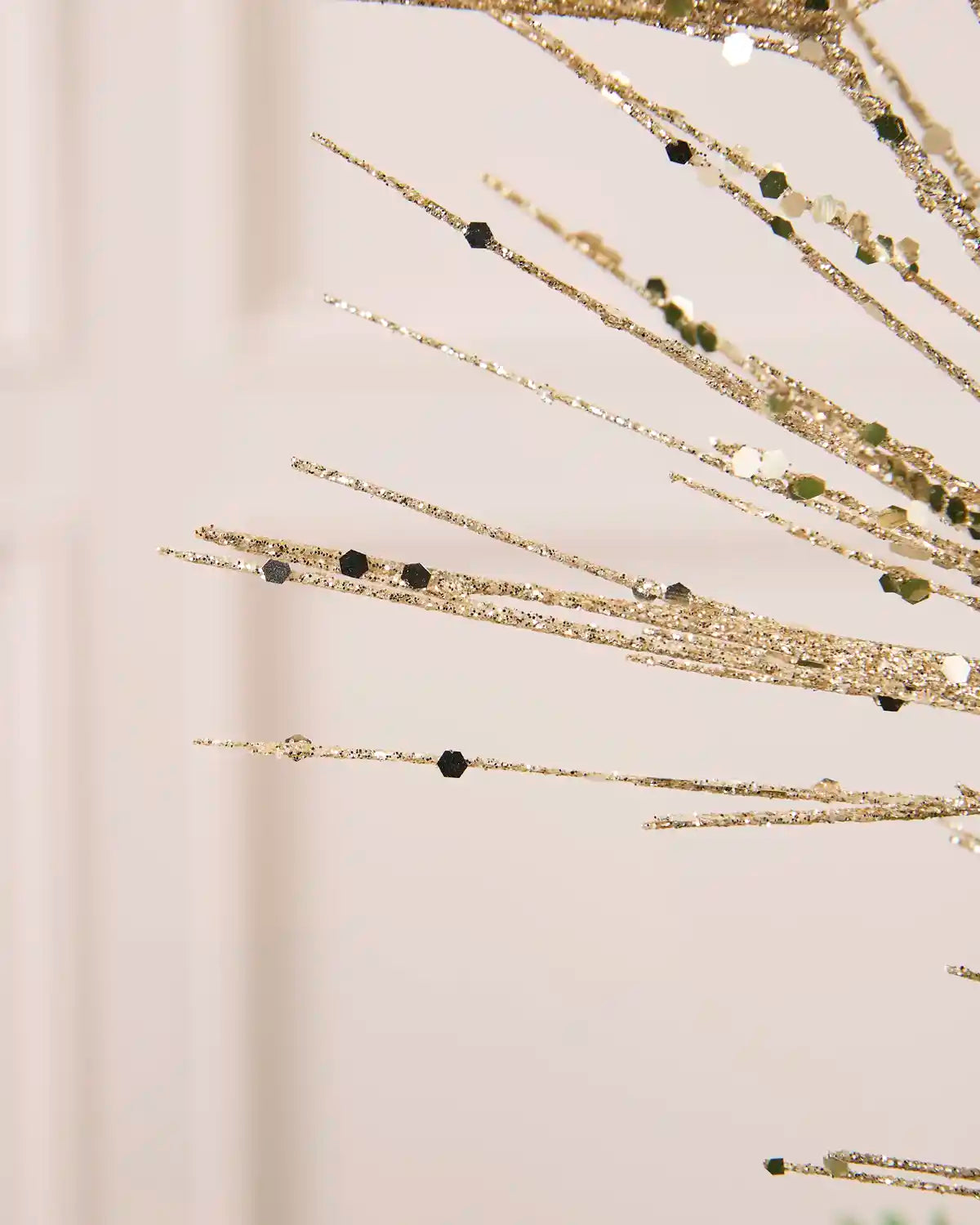 Detailed close-up of the Latte Glitter Firework Spray, highlighting its fine glitter-covered stems and small decorative accents against a light background