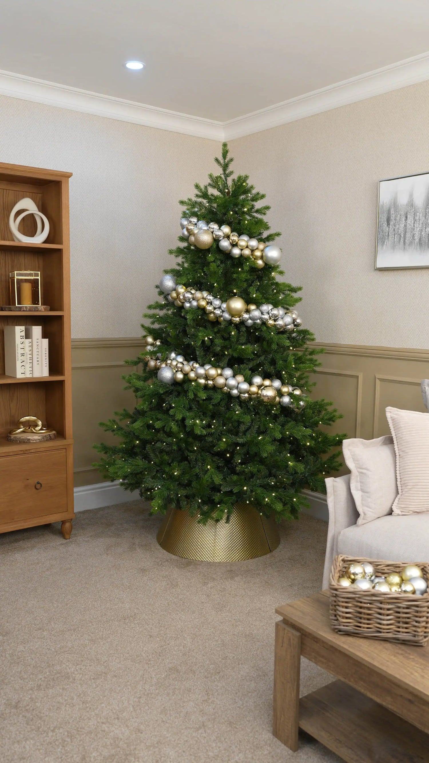 Secure the Bauble Garlands to the Tree