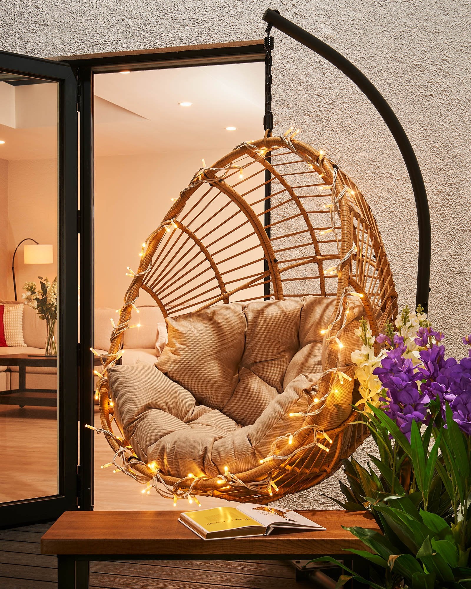 A close-up of connectable twinkle string lights with a focus on the LED bulbs, showcasing the twinkling feature.