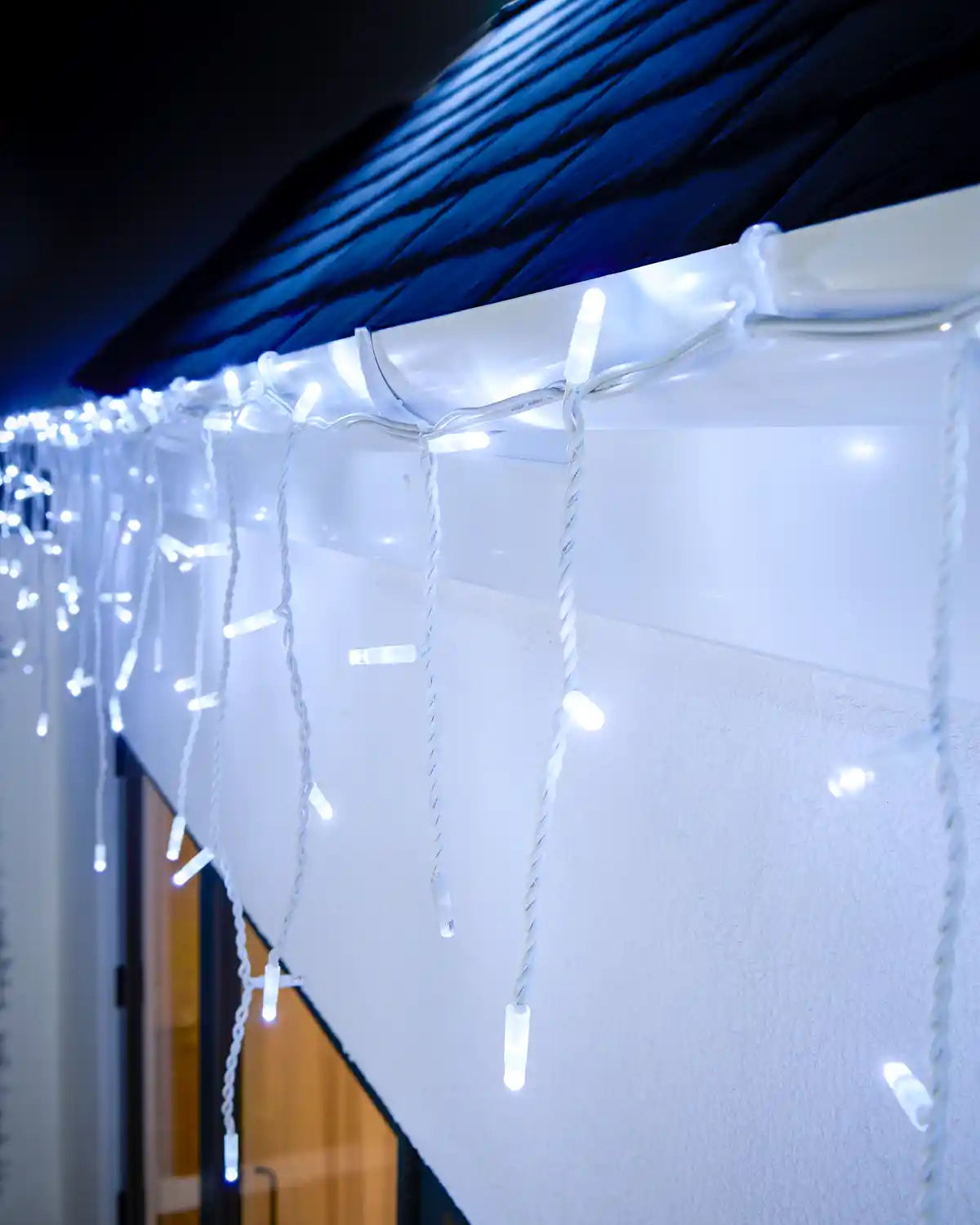 Pro Series Connectable Twinkling Icicle Lights, White