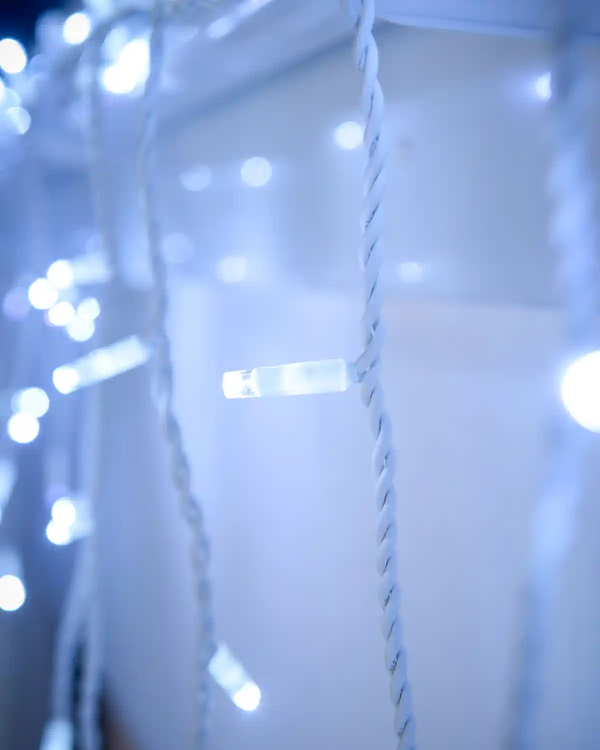 Pro Series Connectable Twinkling Icicle Lights, White