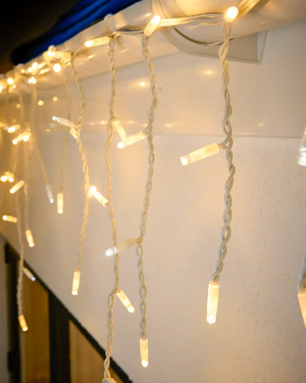 Pro Series Connectable Twinkling Icicle Lights, Warm White / White