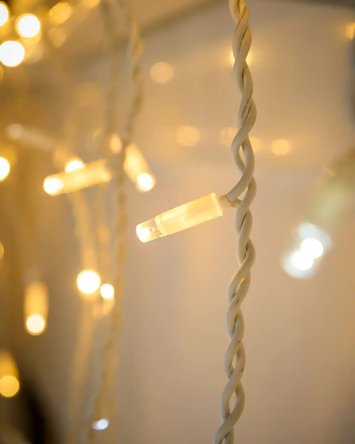 Pro Series Connectable Twinkling Icicle Lights, Warm White / White