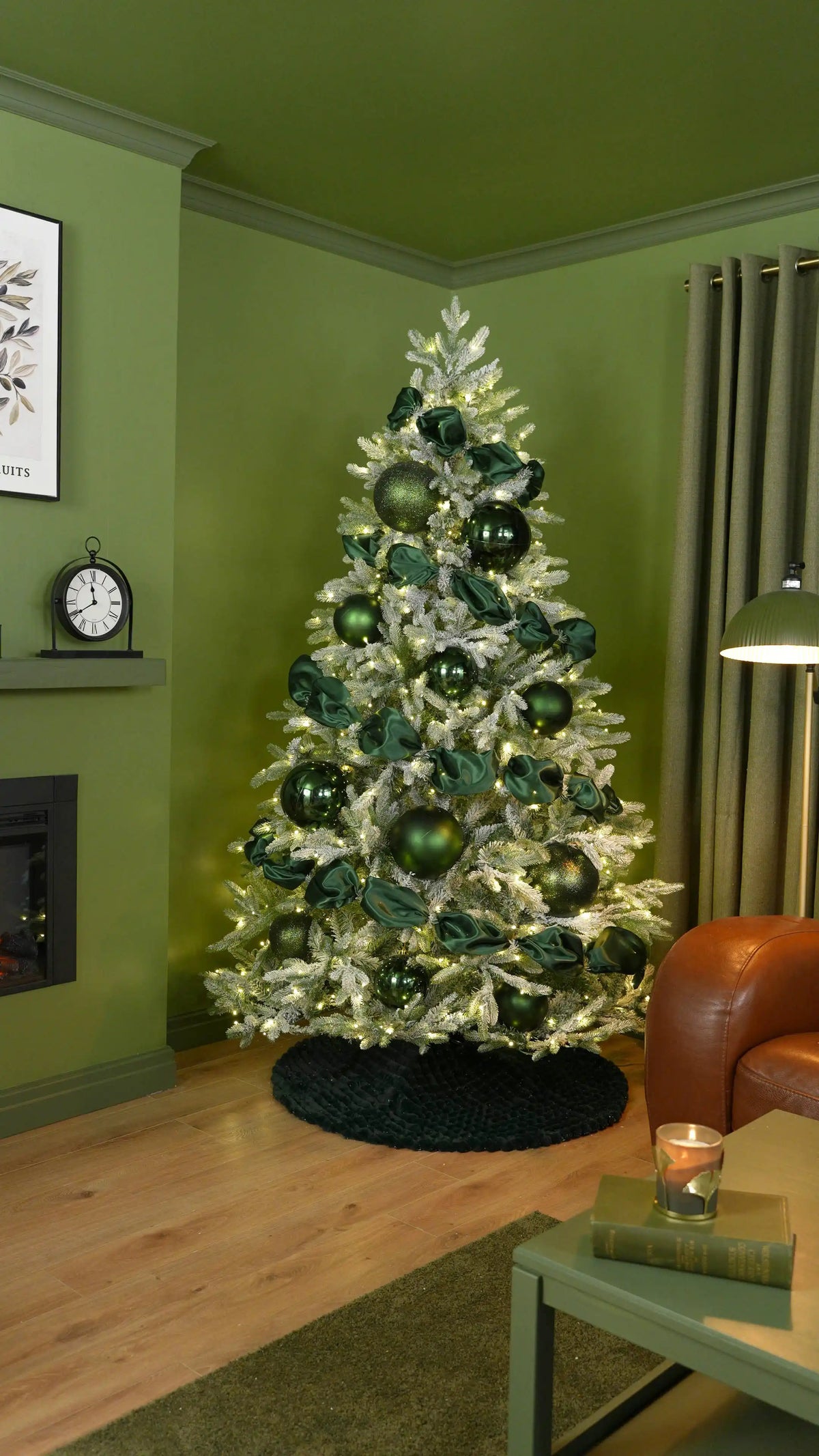 Fill the Remaining Spaces with 15 cm Bauble