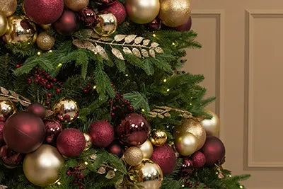 <em>Timeless festive décor</em>