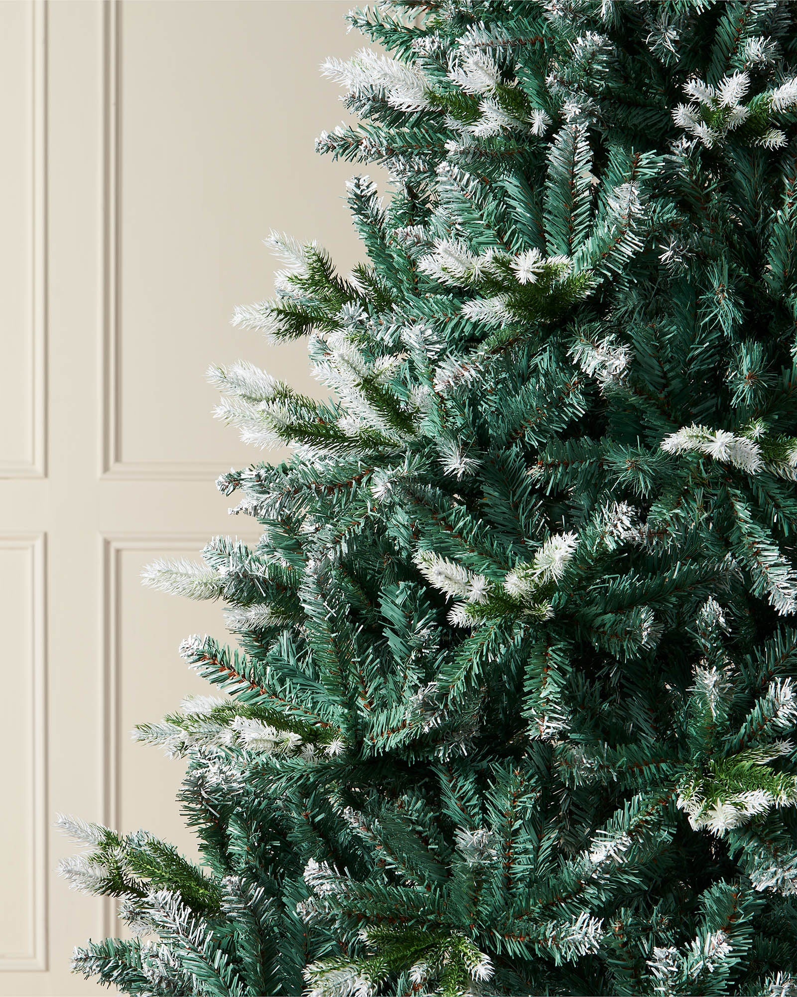 Evergreen Snow Flocked Tip Christmas Tree, 6 ft