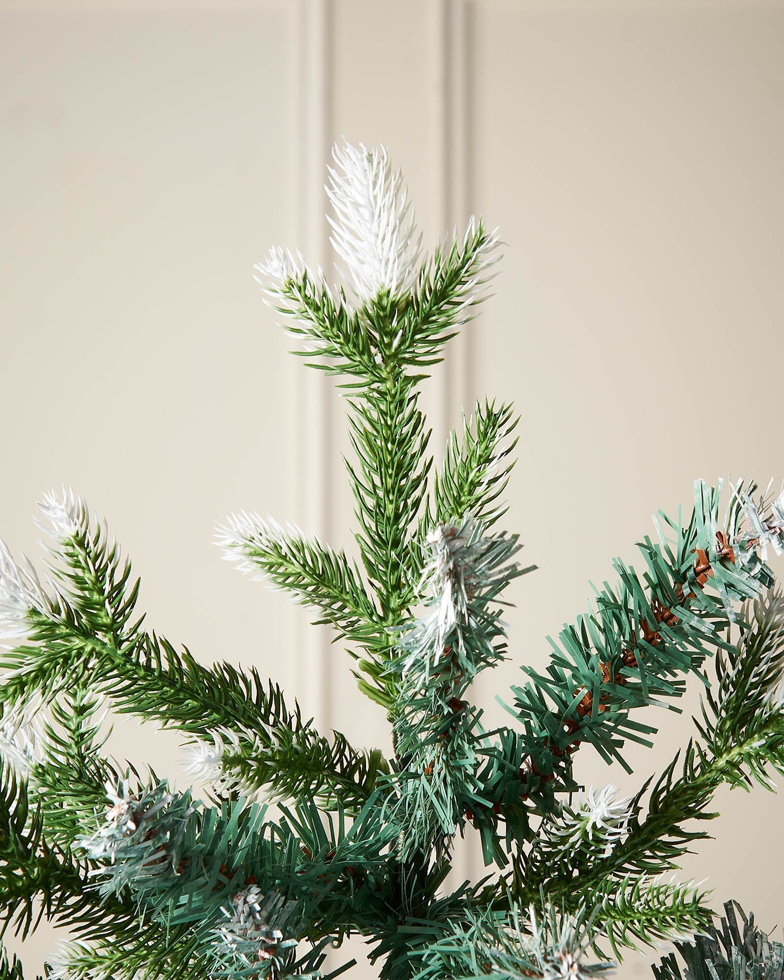 Evergreen Snow Flocked Tip Christmas Tree, 7 ft