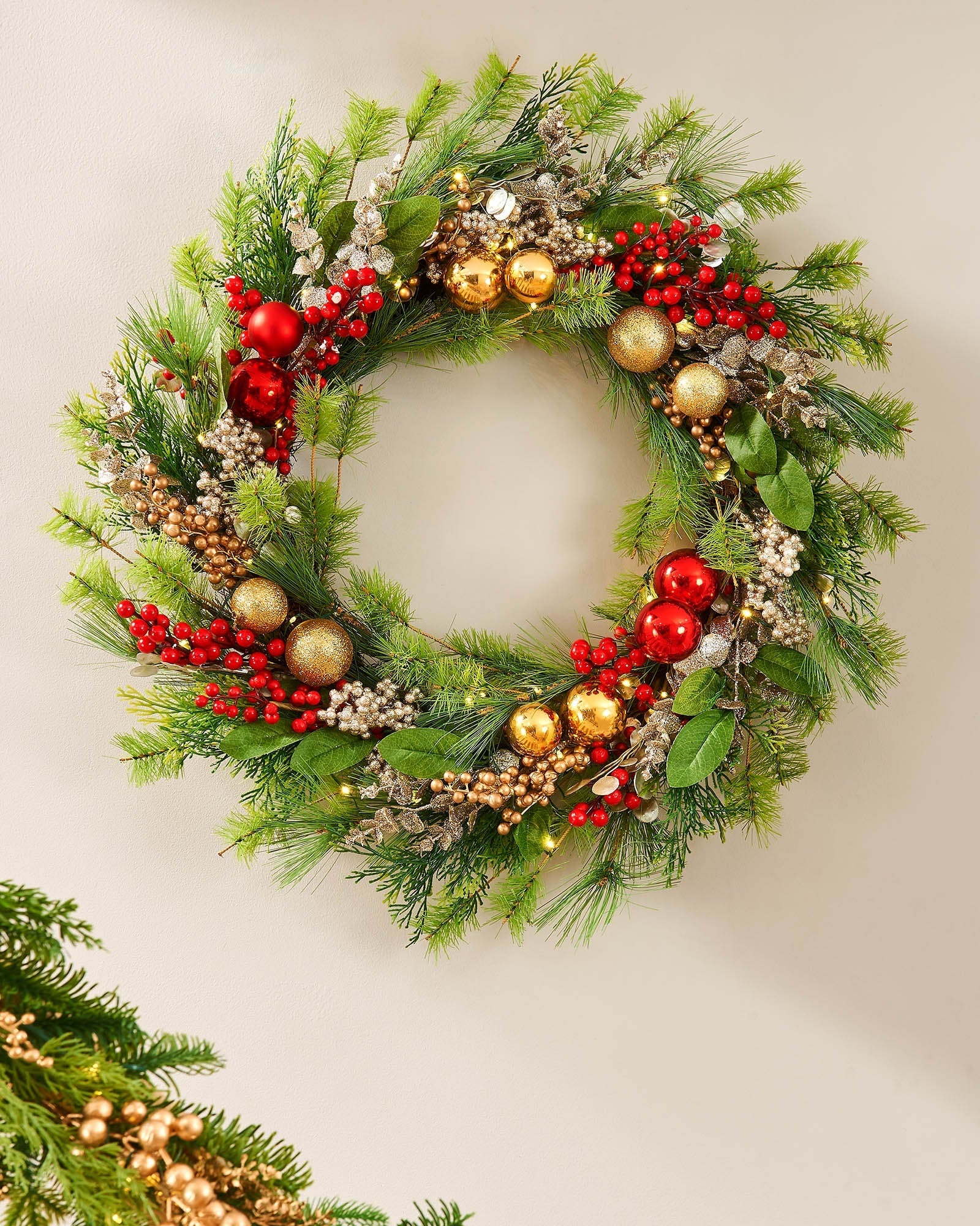 Pre-Lit Red Berry Mixed Tip Wreath, 76 cm
