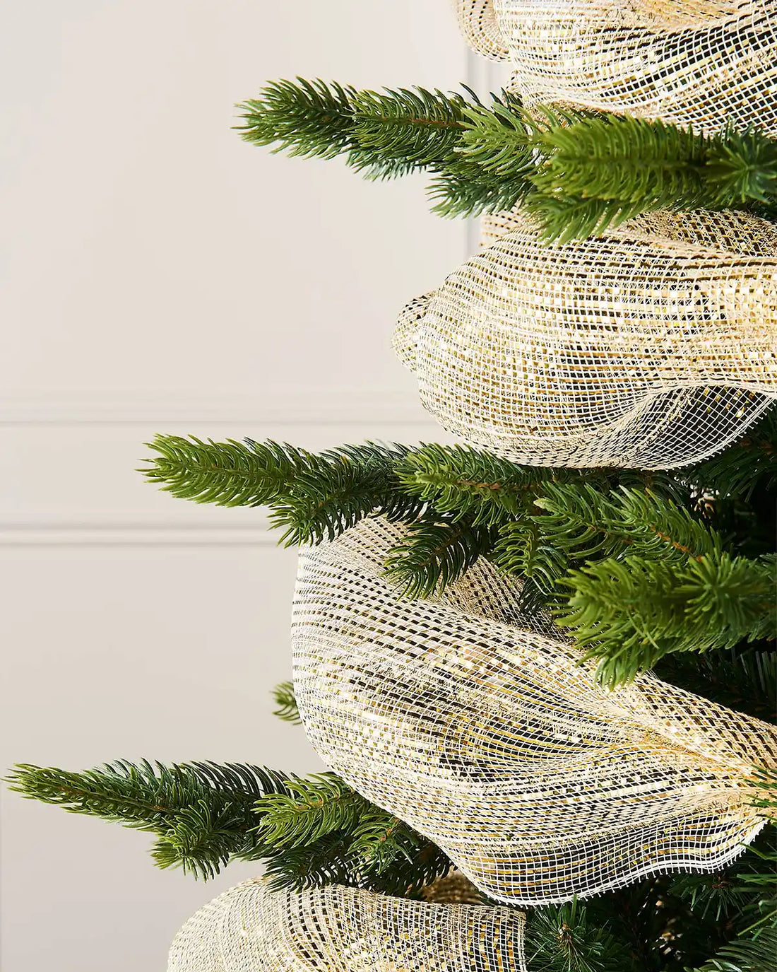 <a href="/collections/deco-mesh" title="View All Mesh, Satin & Ribbon"><em>Mesh</em></a>