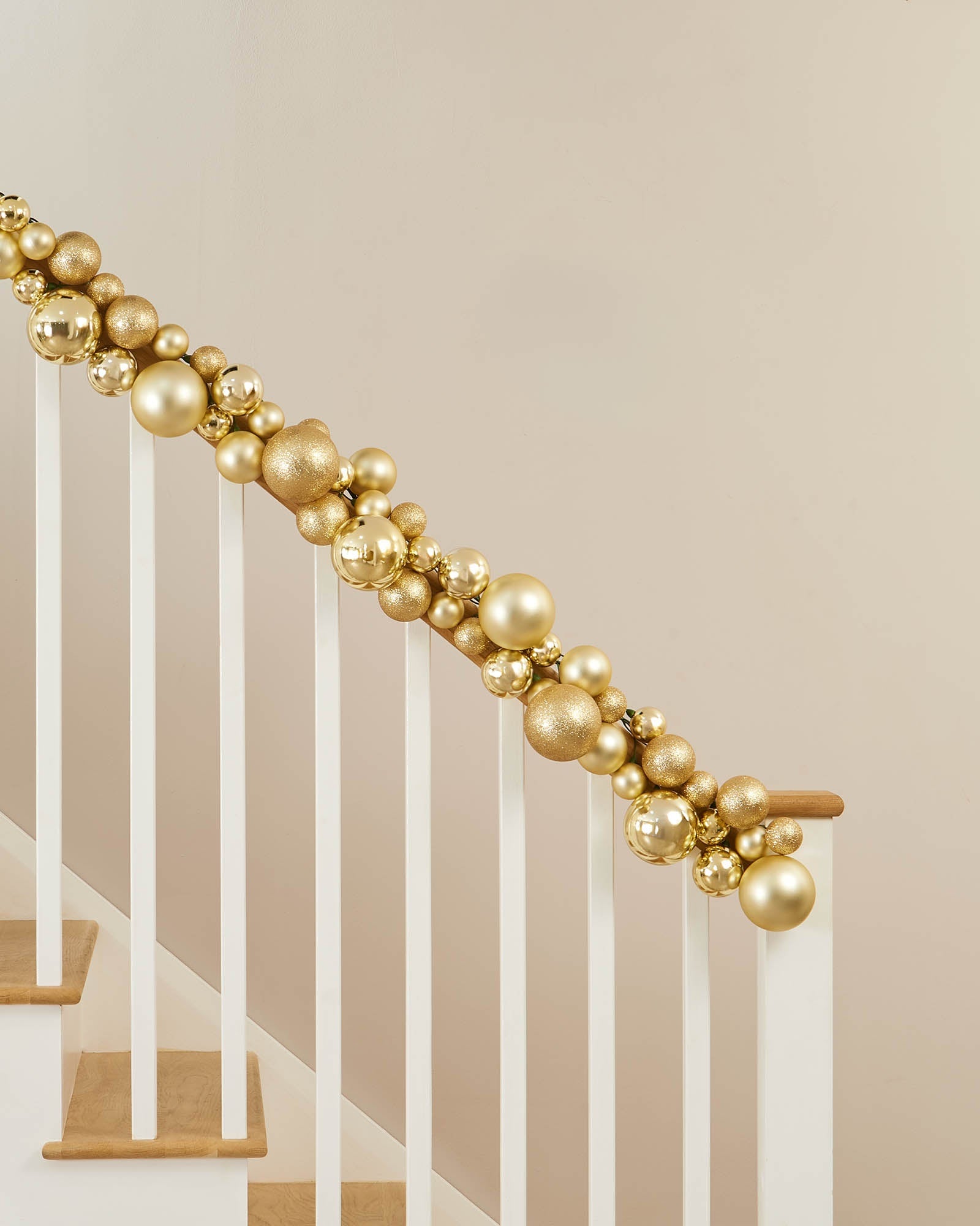 Gold Bauble Garland, 9 ft