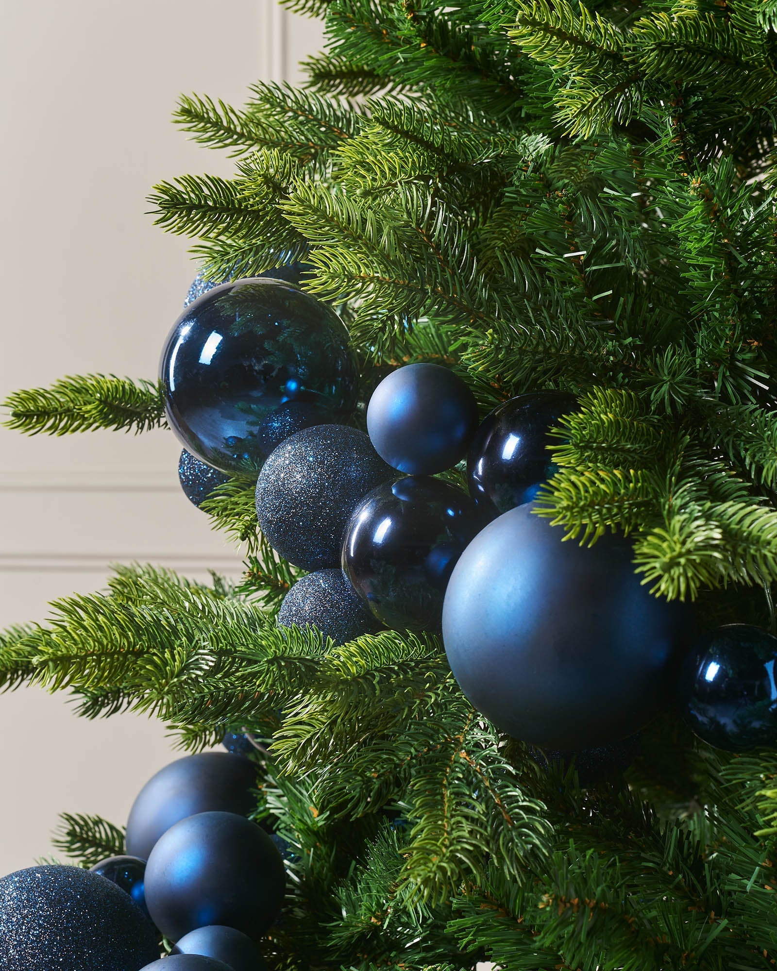 Navy Blue Bauble Garland, 9 ft
