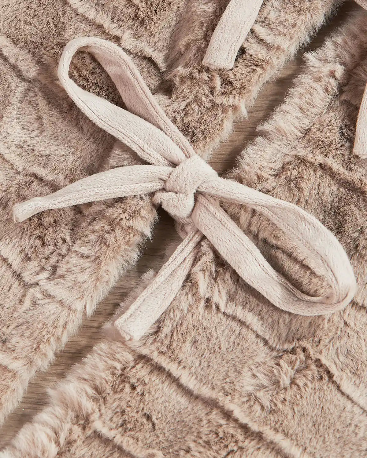 Faux Fur Tree Skirt with Bows, Mocha, 132 cm