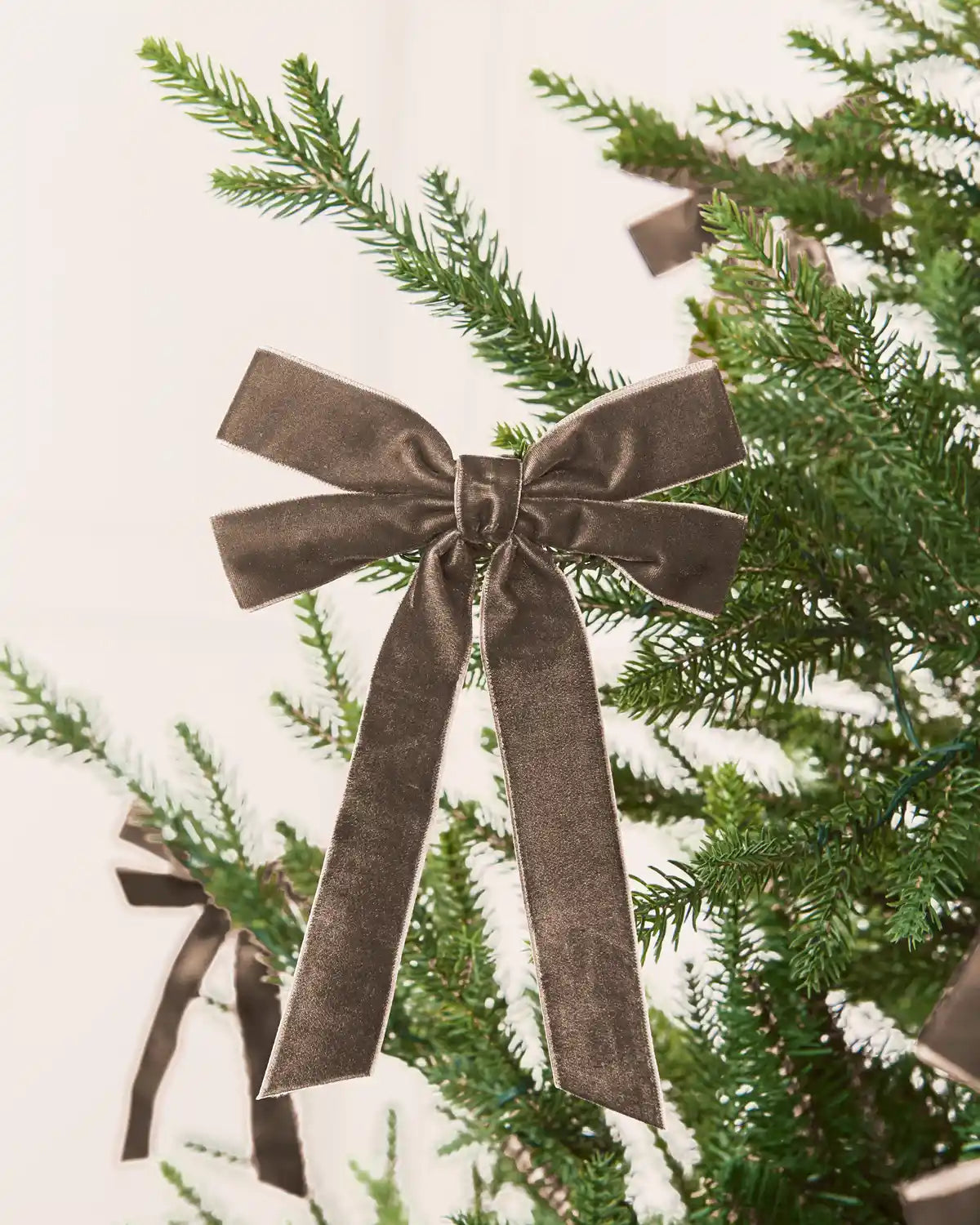 Set of 20 Velvet Double Bows, Mocha, 16.5 cm