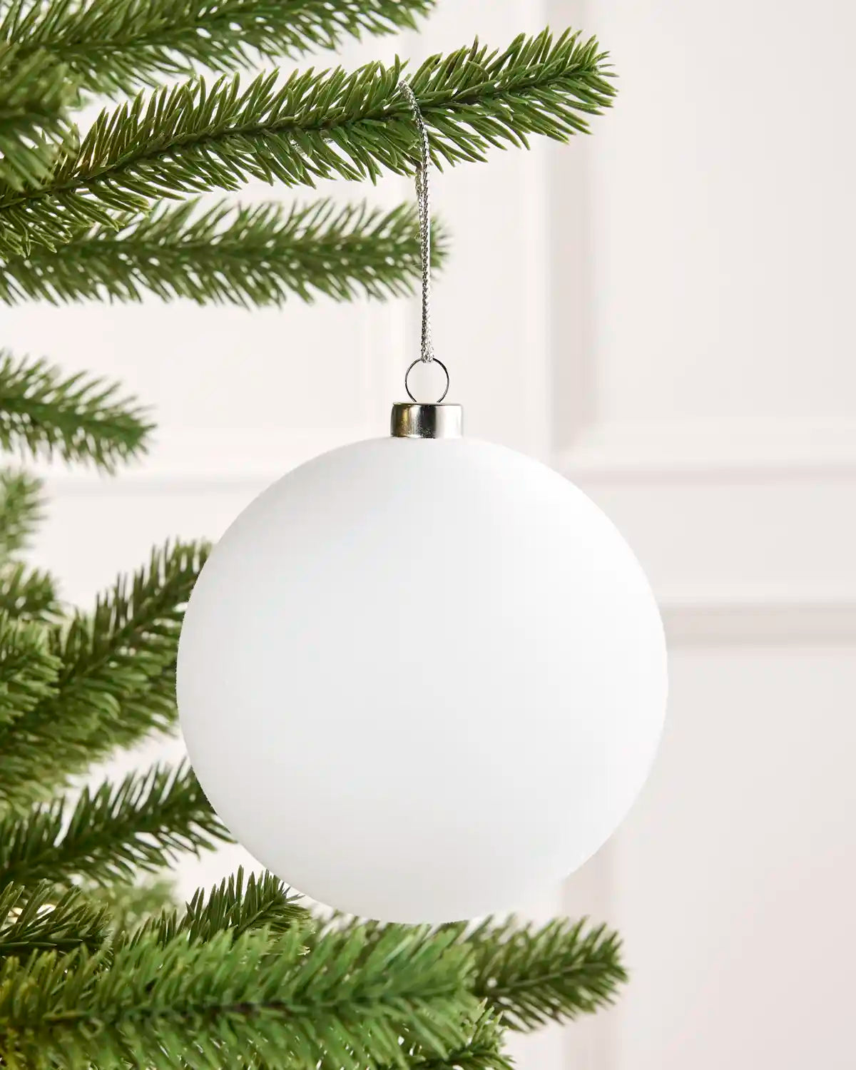 Set of 25 Velvet Baubles, White