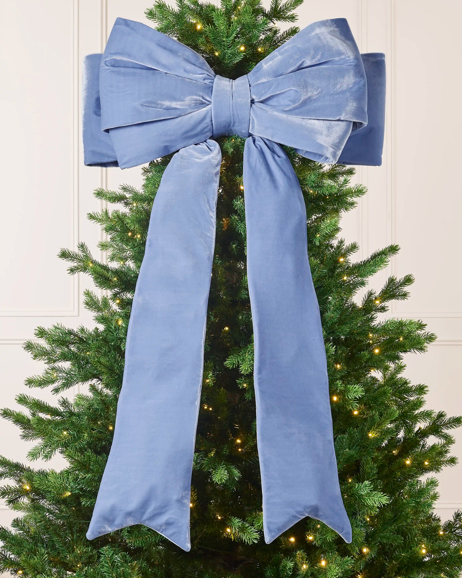Large 140 cm ice blue velvet Christmas bow displayed on a decorated Christmas tree.