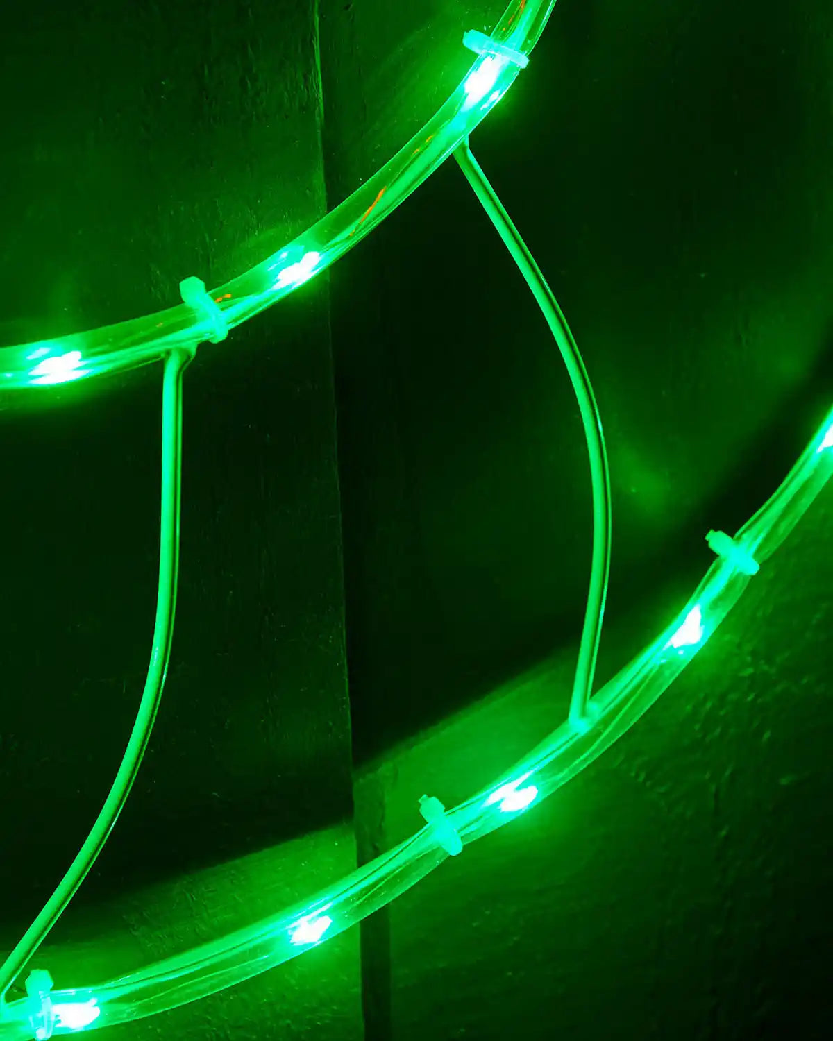 Close-up of the green rope light detail on the pre-lit wreath display