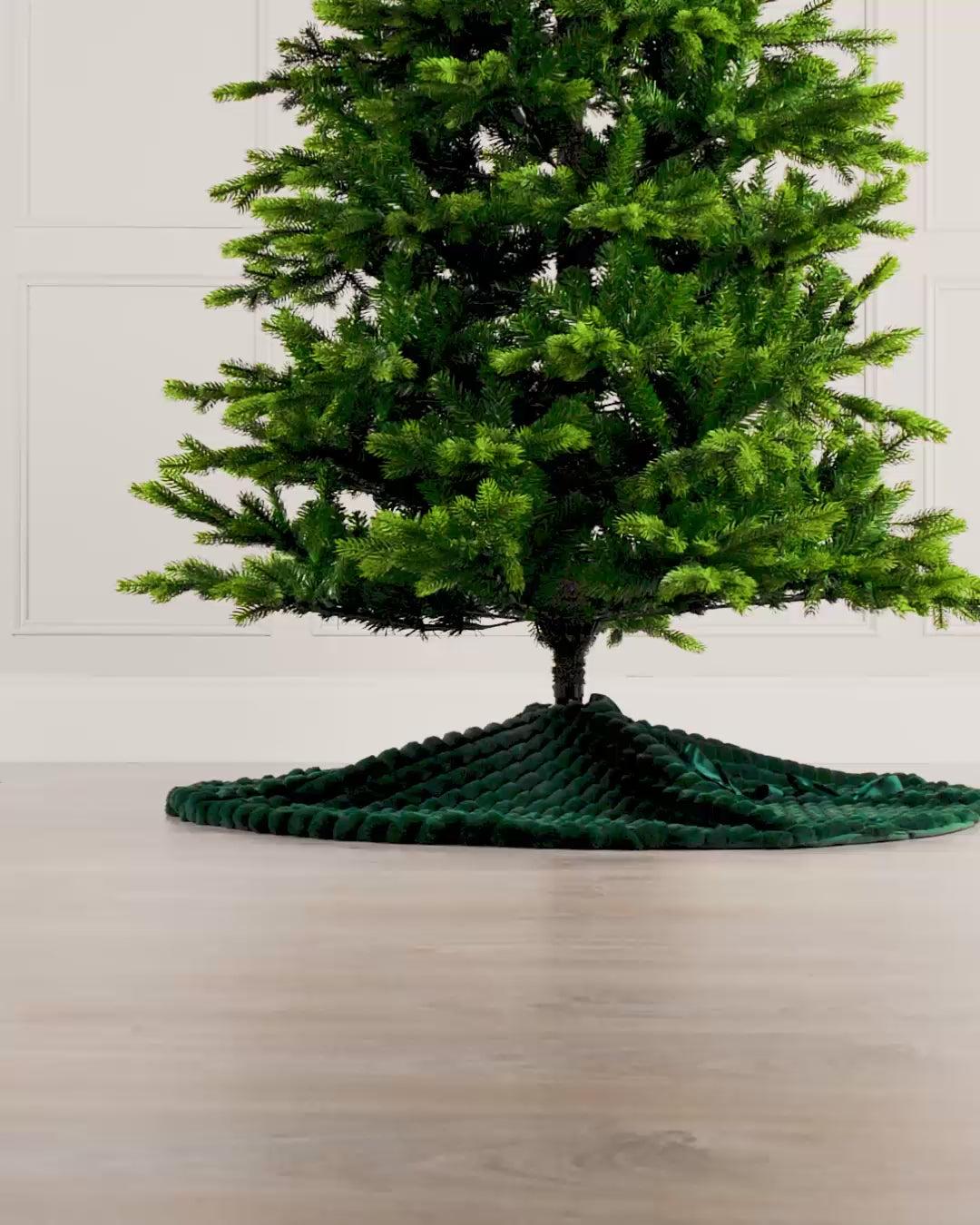 Load video: Faux Fur Diamond Tree Skirt, Sage Green, 122 cm