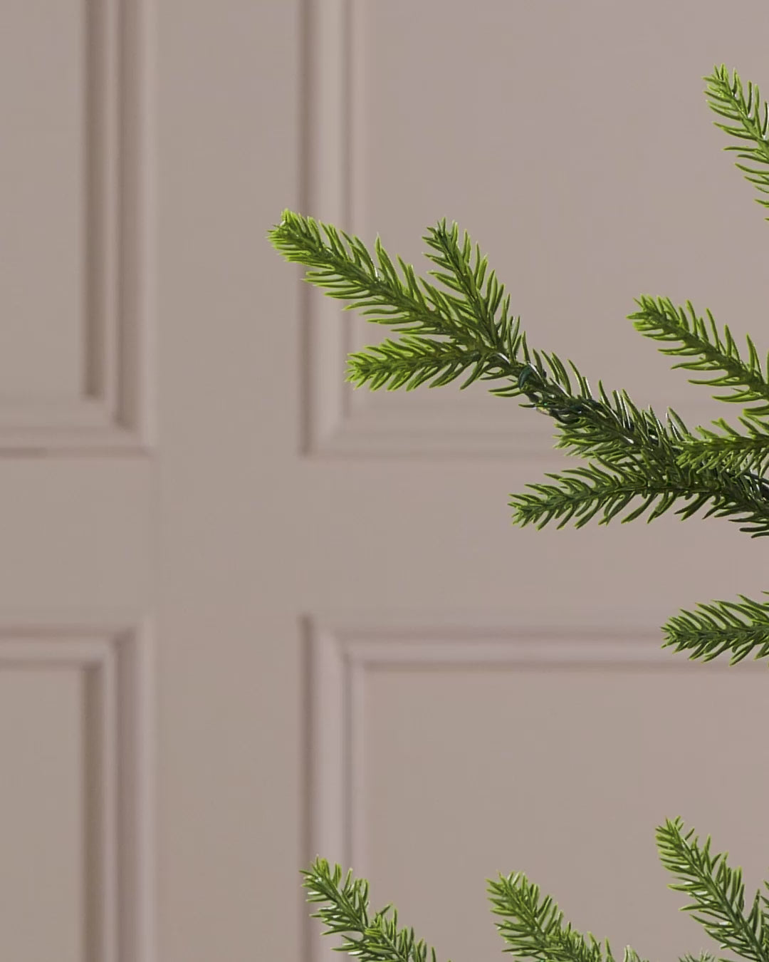 Load video: Set of 20 Velvet Bows, Burgundy, 13 cm