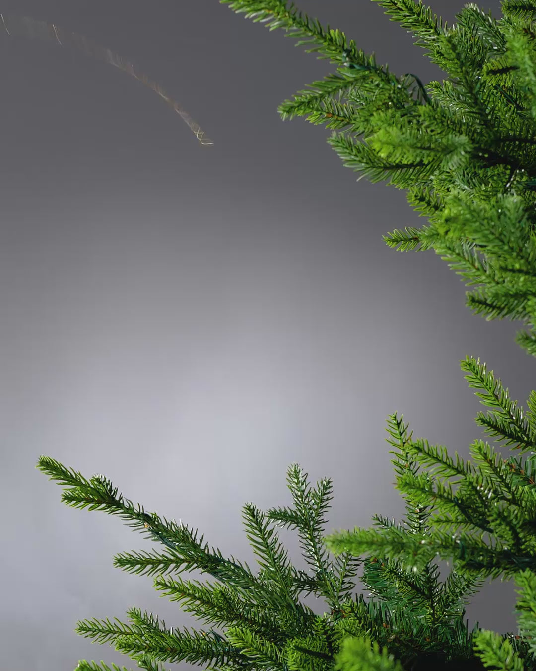 Load video: Glitter Berry Spray, Gold, 80 cm