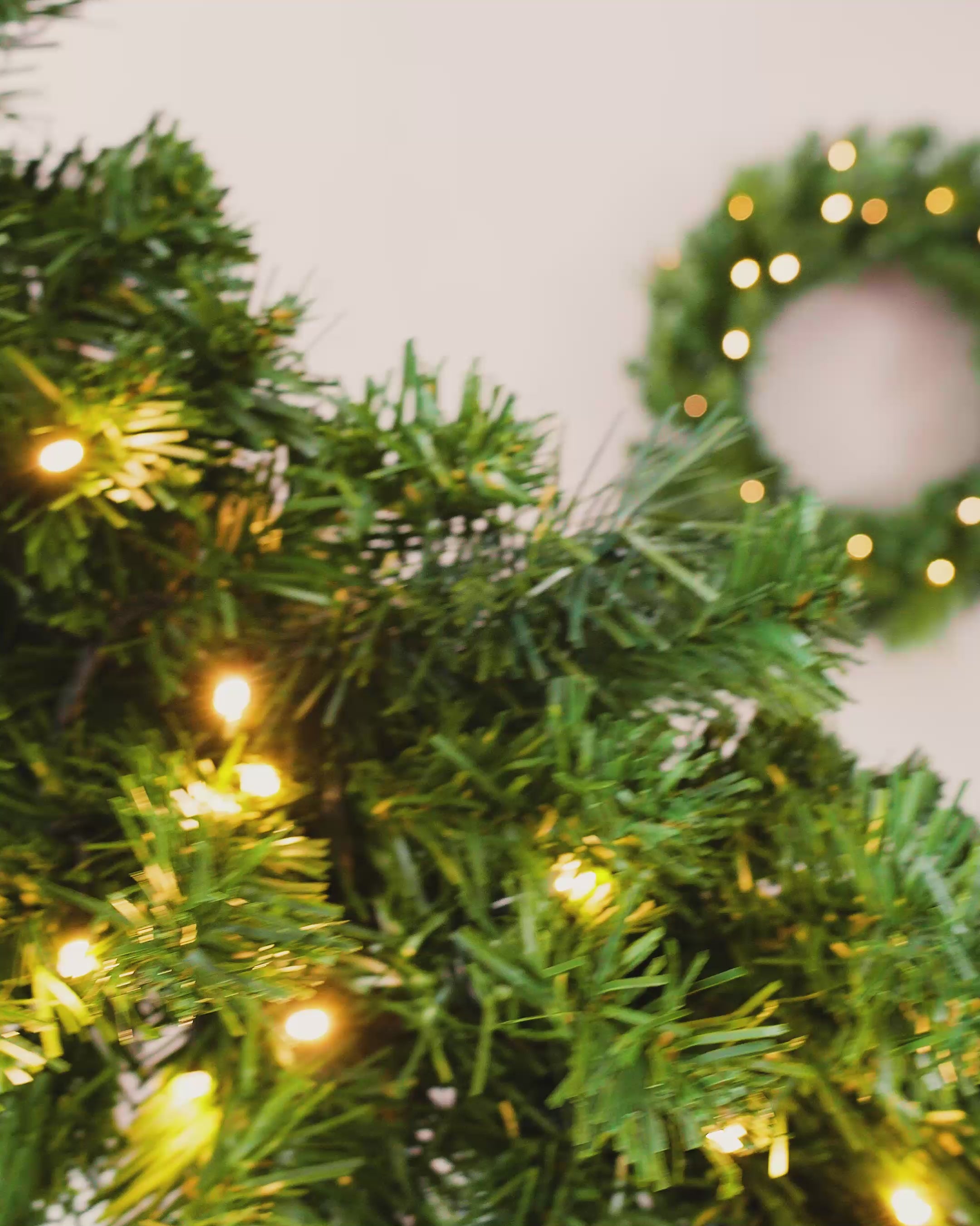 Load video: Pre-Lit Wreath, 60 cm