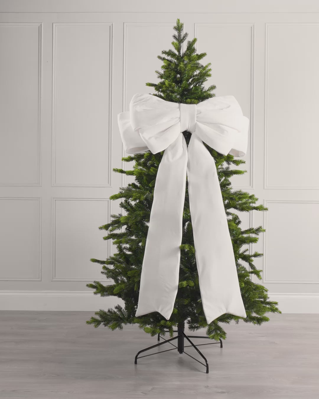 Load video: Large Velvet Christmas Bow, White, 140 cm