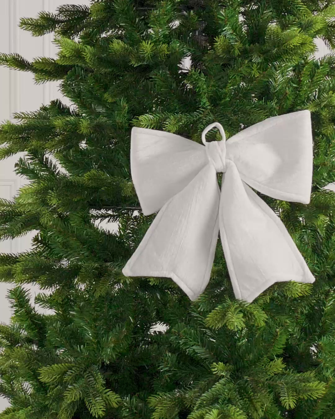 Load video: Vintage Velvet Christmas Bow, White, 30 cm