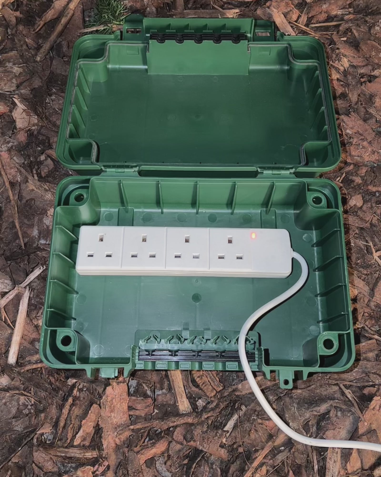 Load video: Home Series Large Starter Transformer, Up To 4 x 1200 LEDs