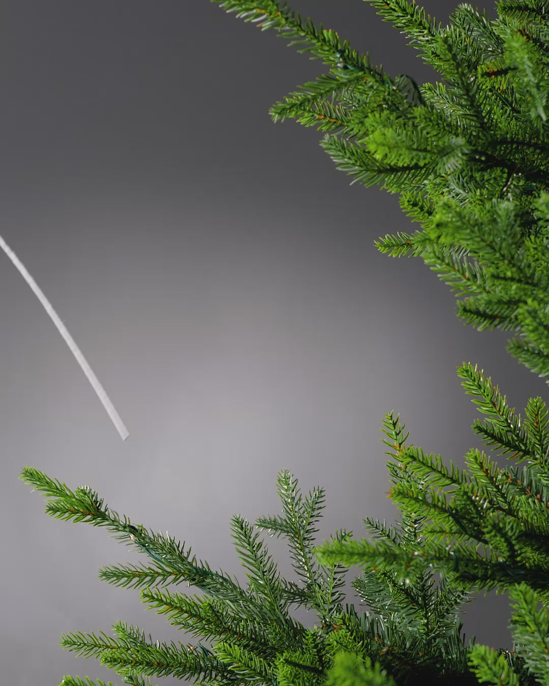 Load video: White Glitter Berry Christmas Tree Spray, 78 cm