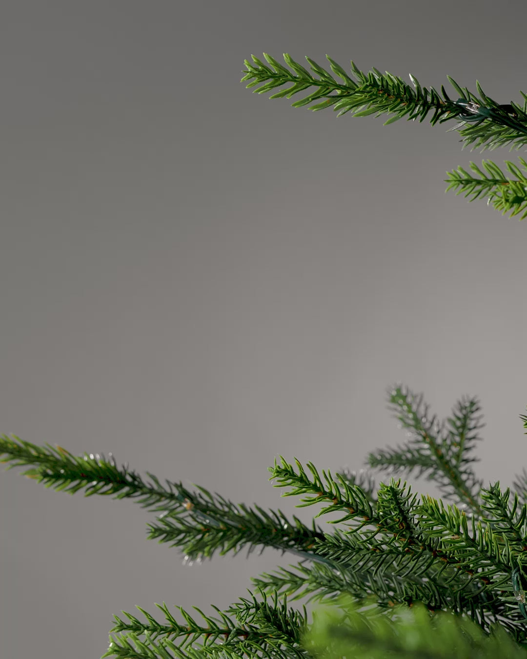 Load video: Set of 50 Shatterproof Baubles, Christmas Green