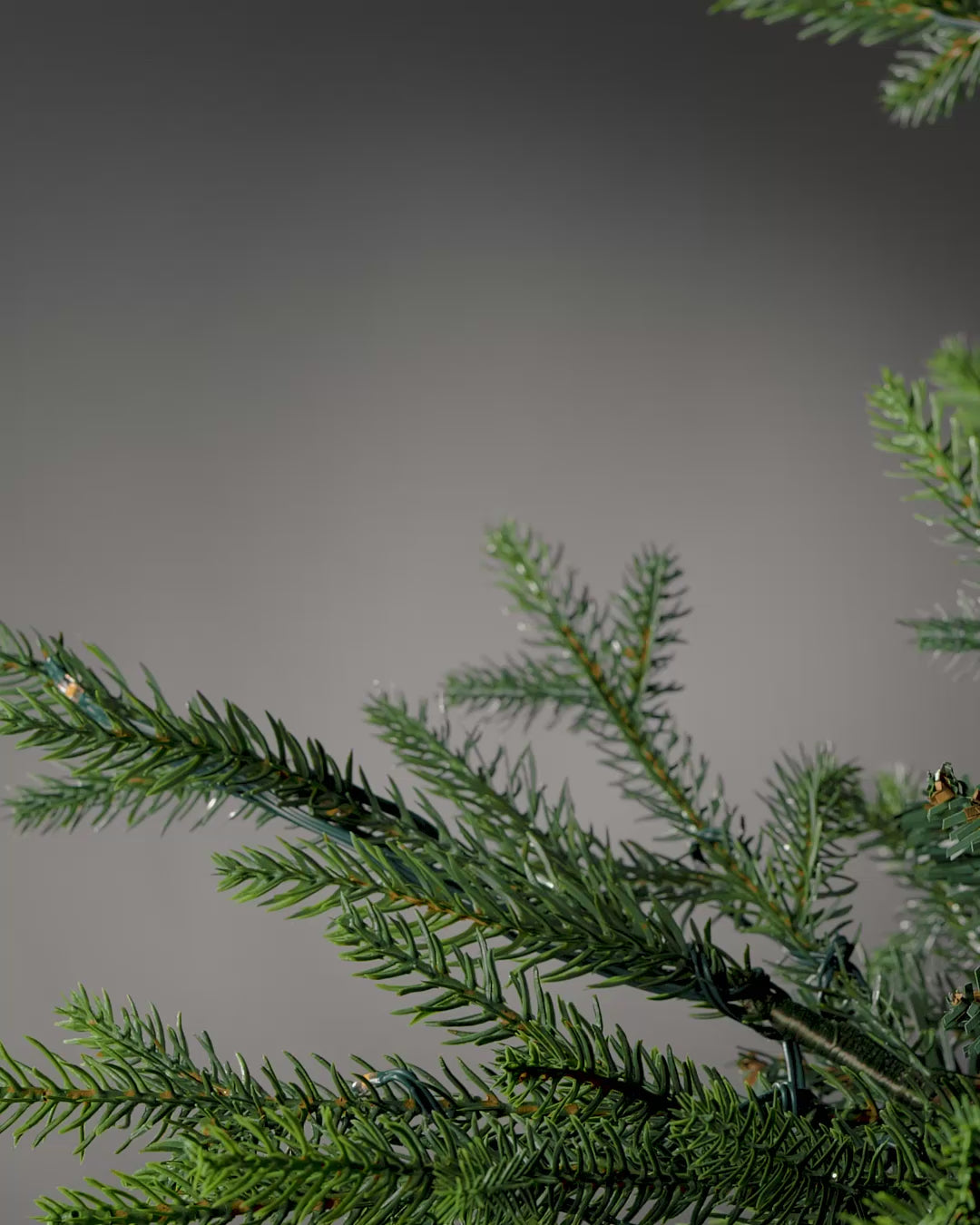 Load video: Set of 3 Emerald Artificial Poinsettia Flowers with Clip, 12 cm