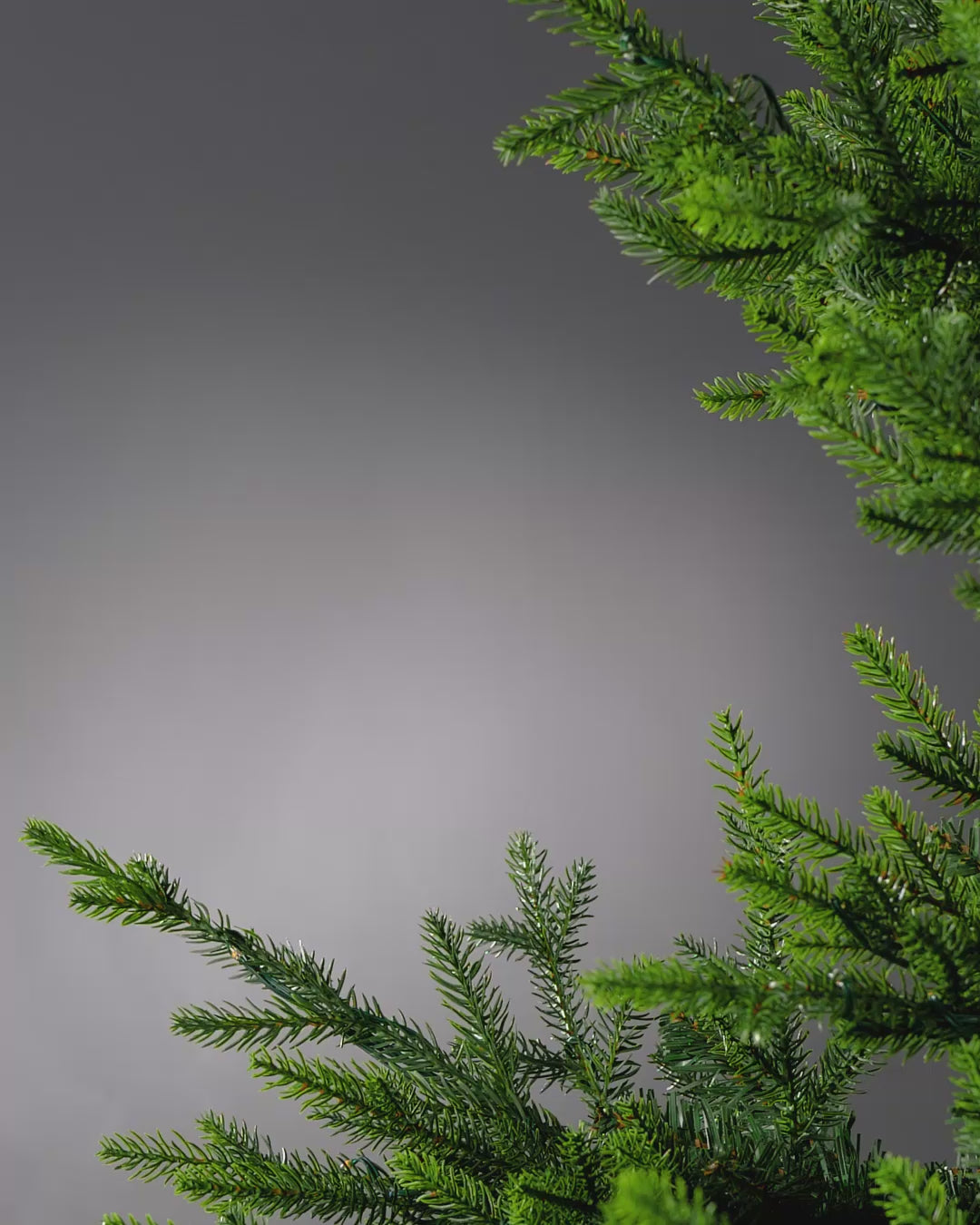 Load video: Gold Glitter Berry Christmas Tree Spray, 78 cm