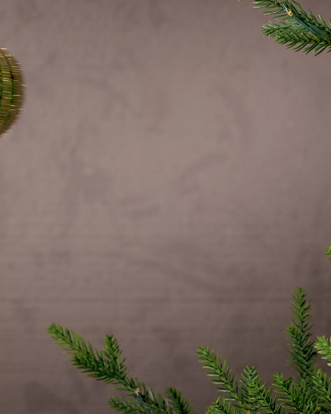 Load video: Set of 6 Glass Baubles, Gold, 10 cm