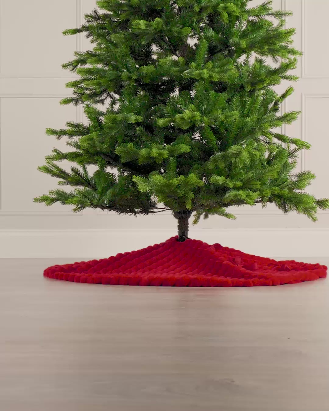 Load video: Faux Fur Diamond Tree Skirt, Red, 122 cm