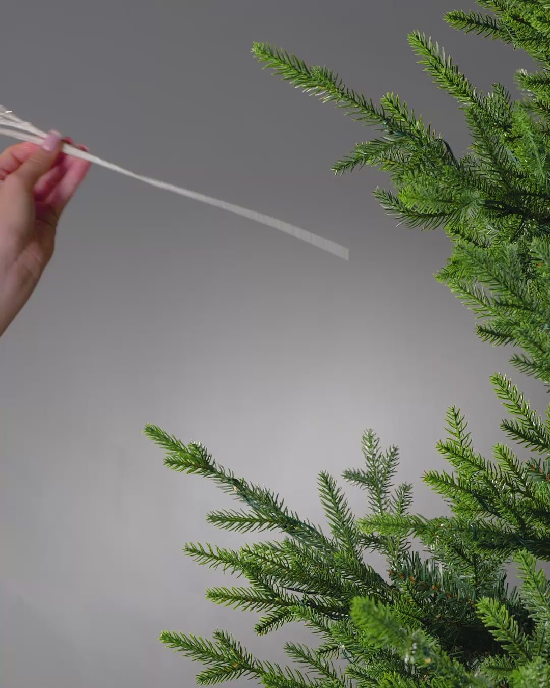 Load video: Snowball Spray, White, 69 cm