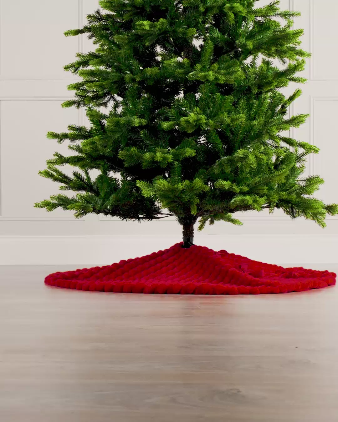 Load video: Faux Fur Diamond Tree Skirt, Red, 122 cm