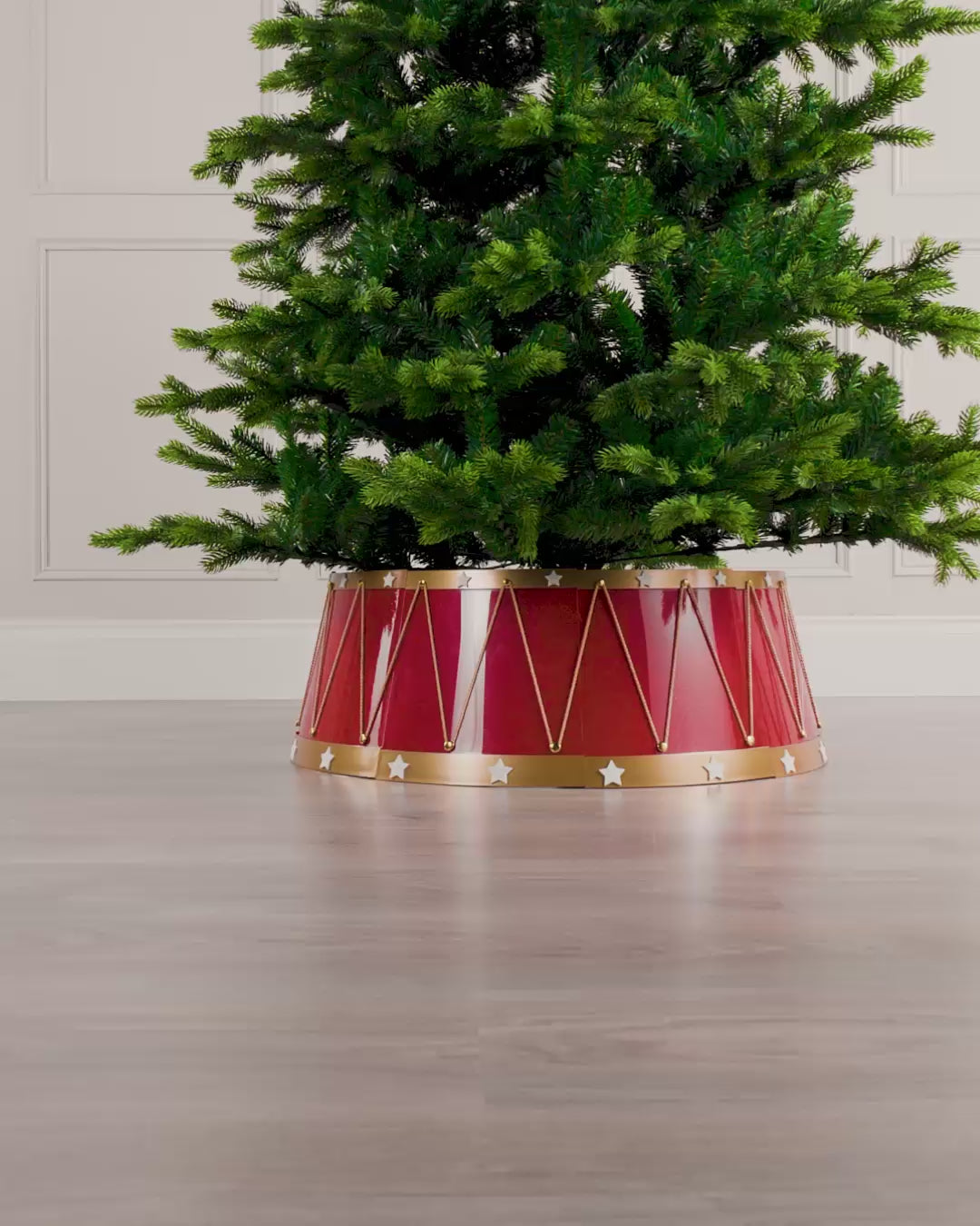 Load video: Drum Christmas Tree Collar, Red &amp; Gold, 65 cm