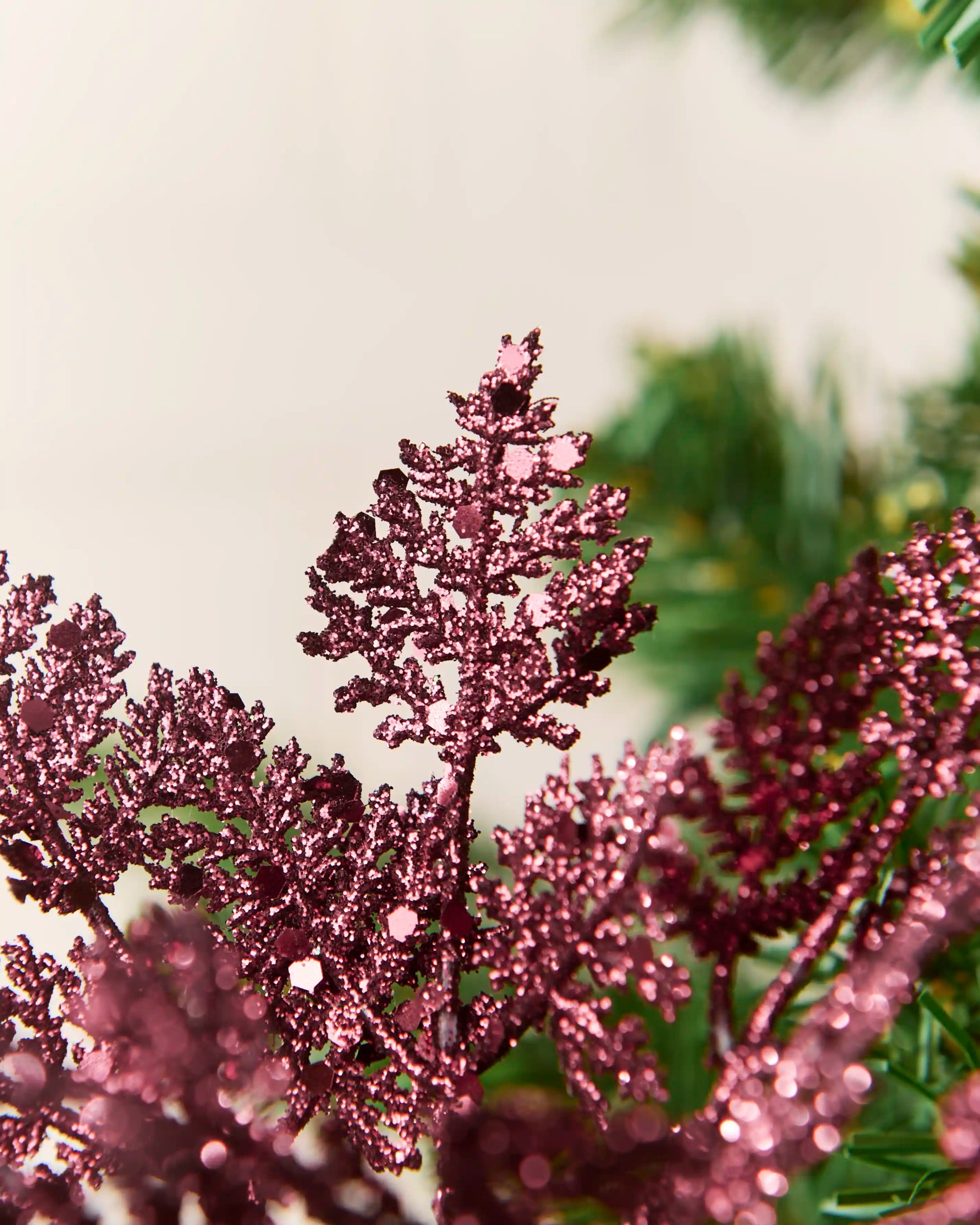 Close-up of a burgundy 19 cm glitter leaf pick showing the intricate leaf shape and glittered surface.